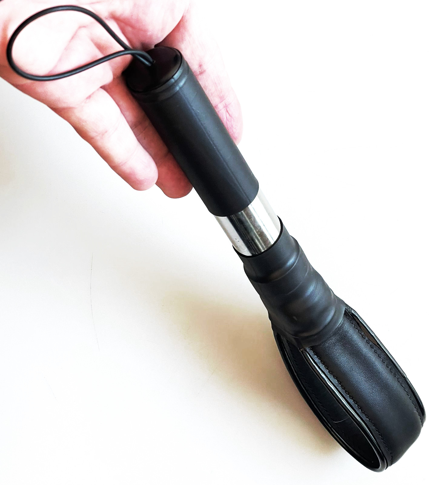 Leder-Paddle mit Metallgriff Schwarz